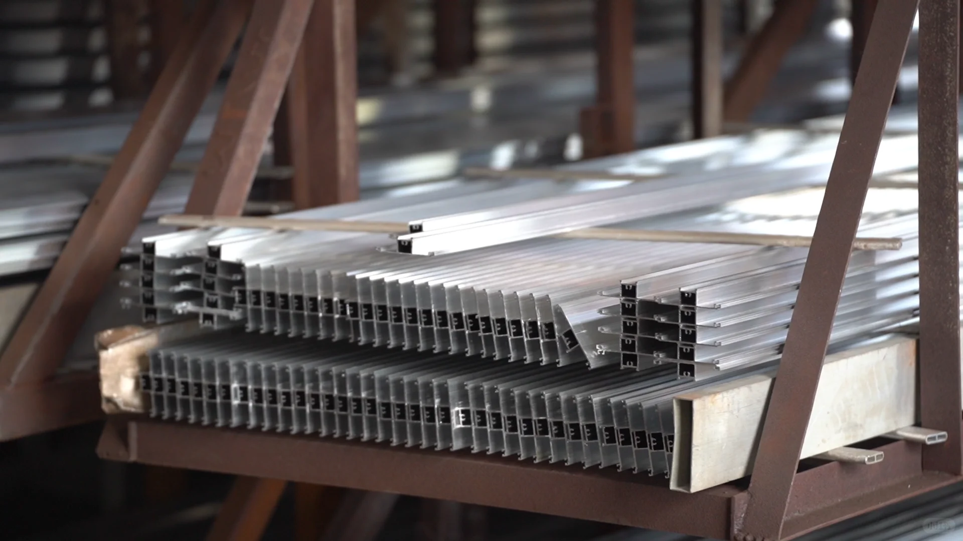 震惊!这家铝型材供应商竟让行业巨头纷纷转