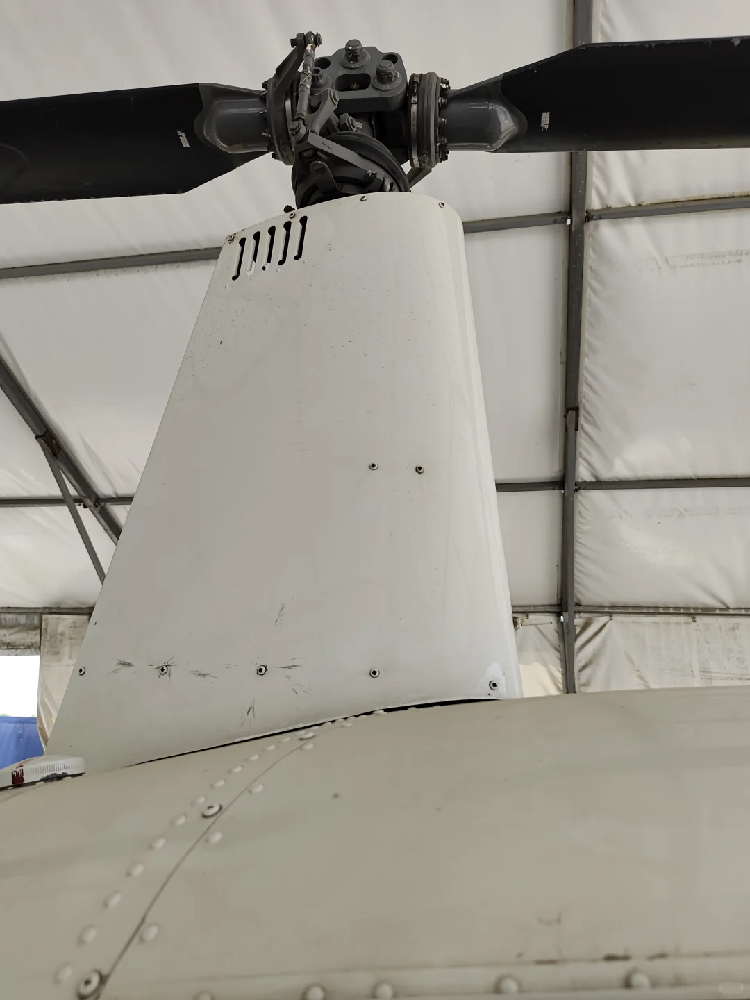 罗宾逊R22直升机