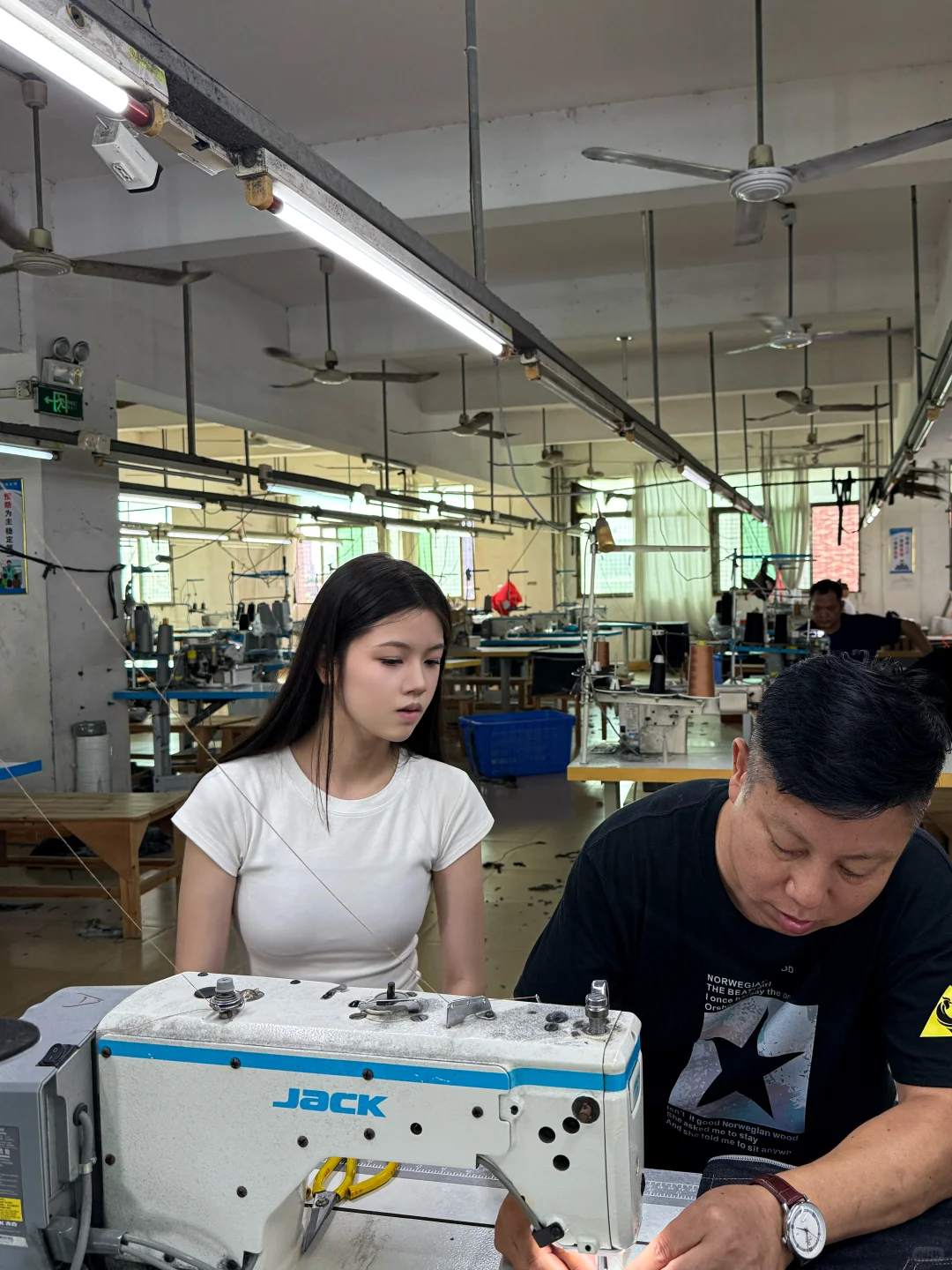 00后创业｜厂妹学做牛仔裤的一天！厂花的日常