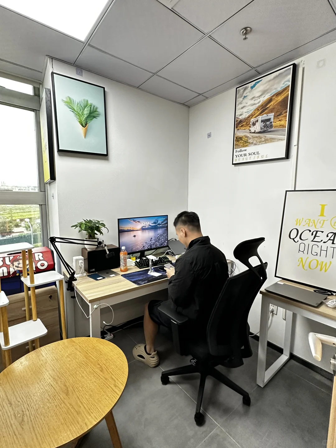 ?老弟牛哇！居然在深圳开了这么大的公司！