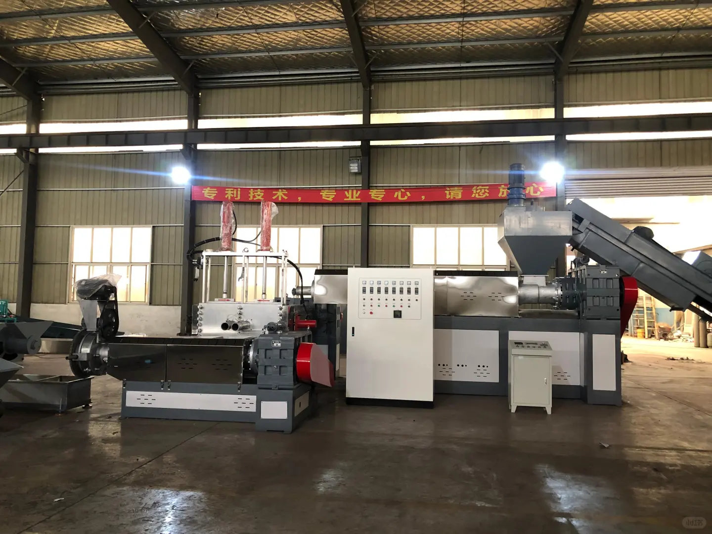 国外塑料机械设备买不起？国内更有性价比！