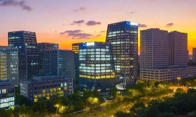 双中心落子南京：企业的“回归”与上市布局