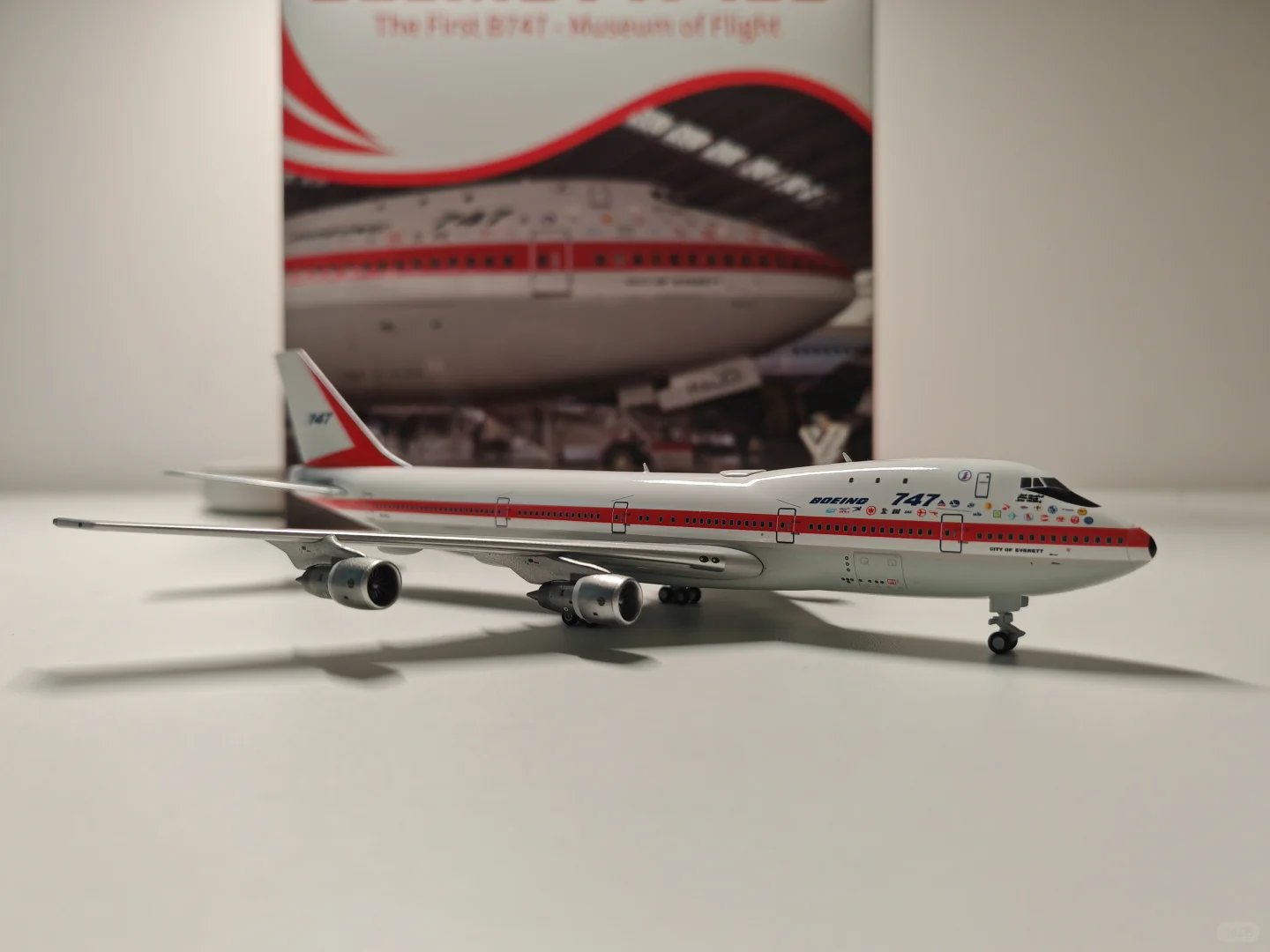 YY wings首架波音747-100模型。