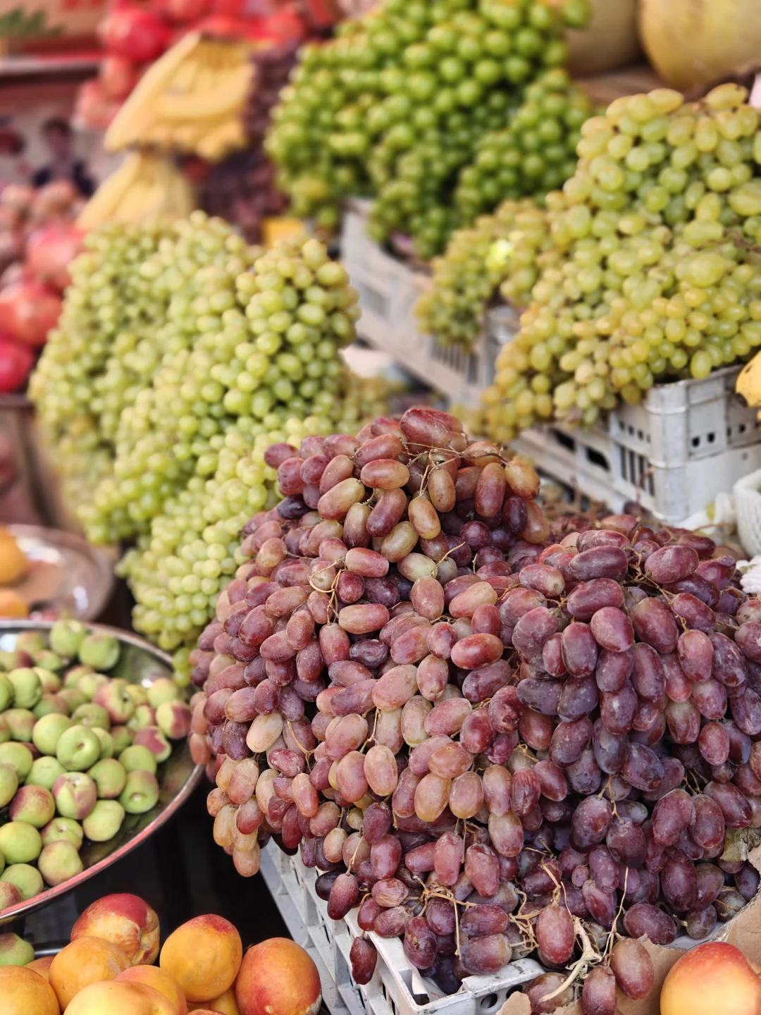 库尔勒当地人买东西的市场