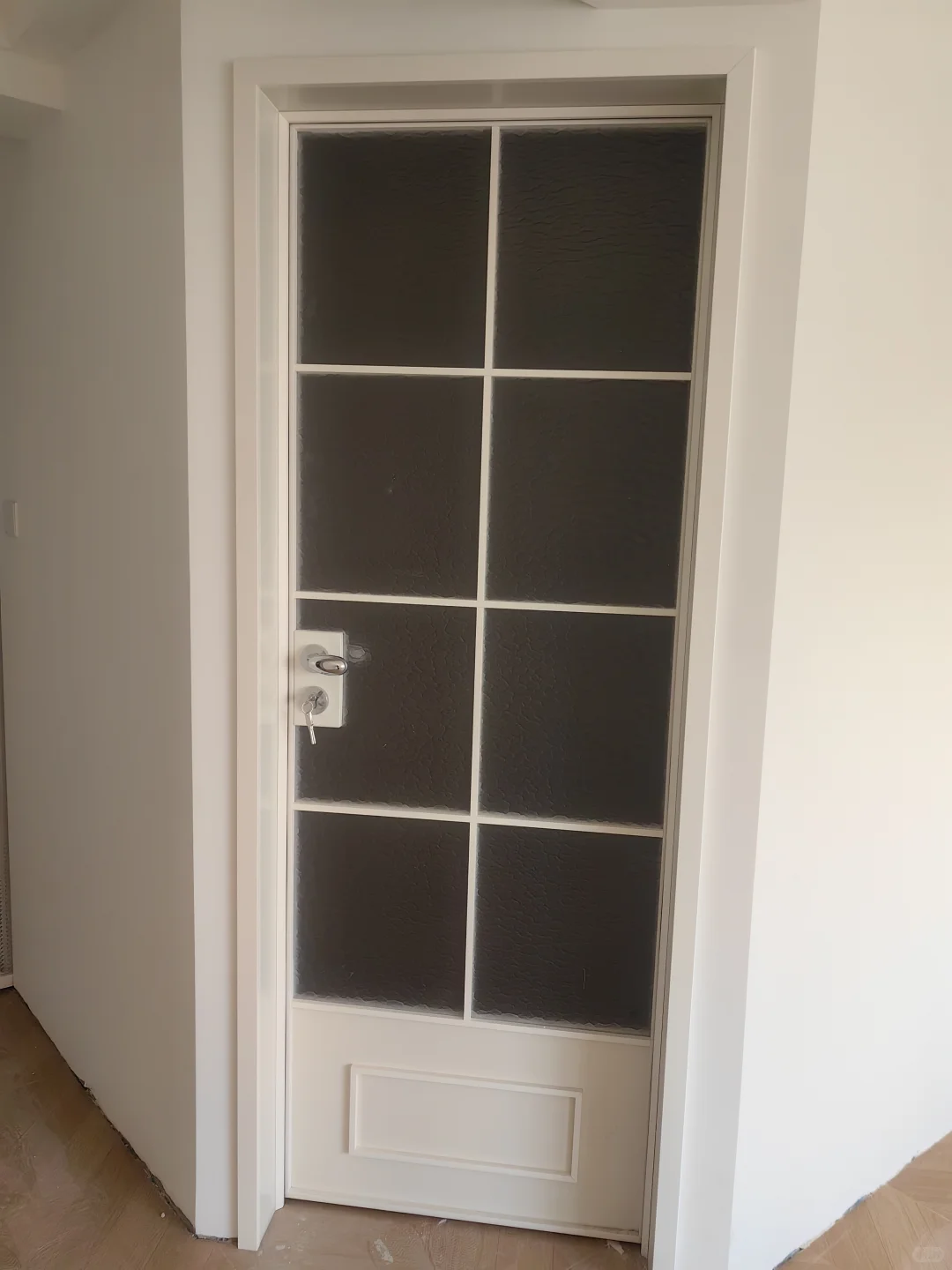 想知道大家这玻璃门花了多少?