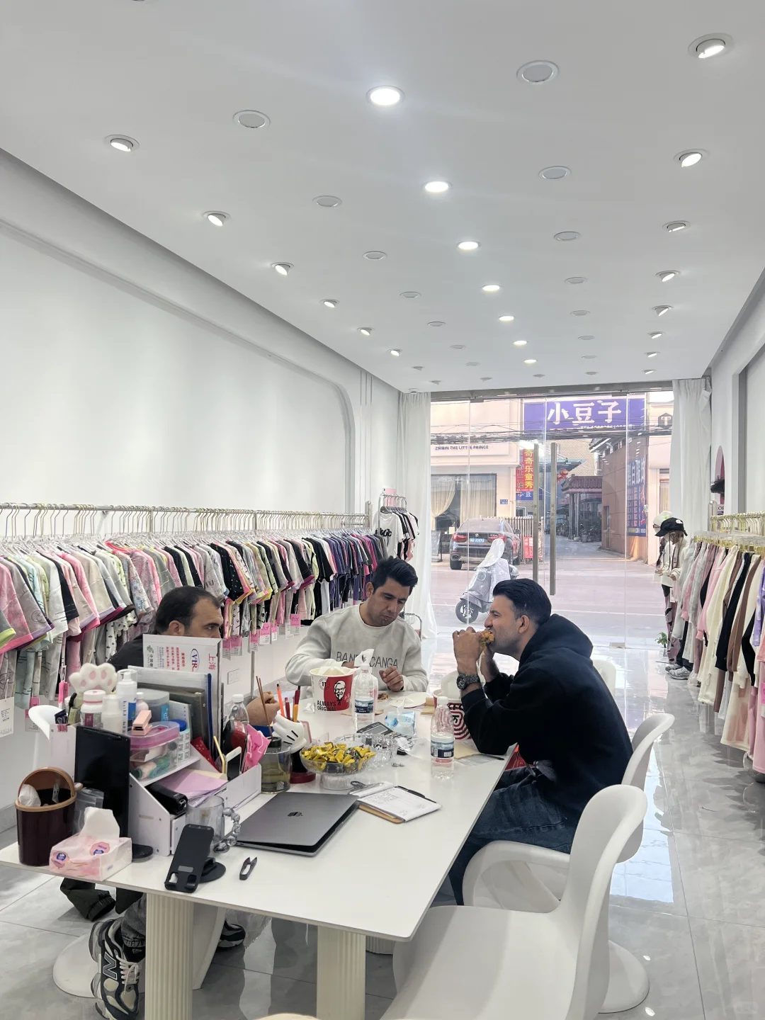 我成为这条街老外KFC代购专业户这件事