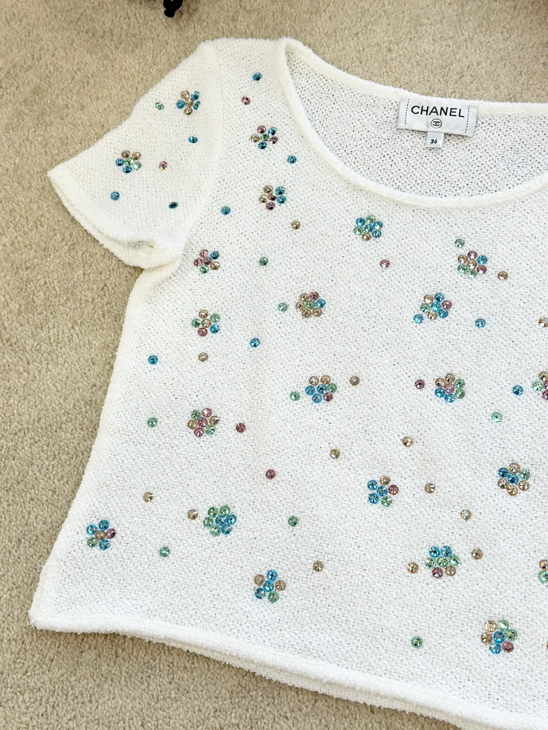 Chanel行情大跳水？巨漏的爆闪水钻上衣