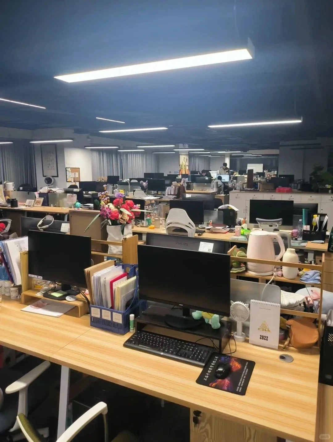 今天的办公室真的好喜欢！月薪6000周末双休