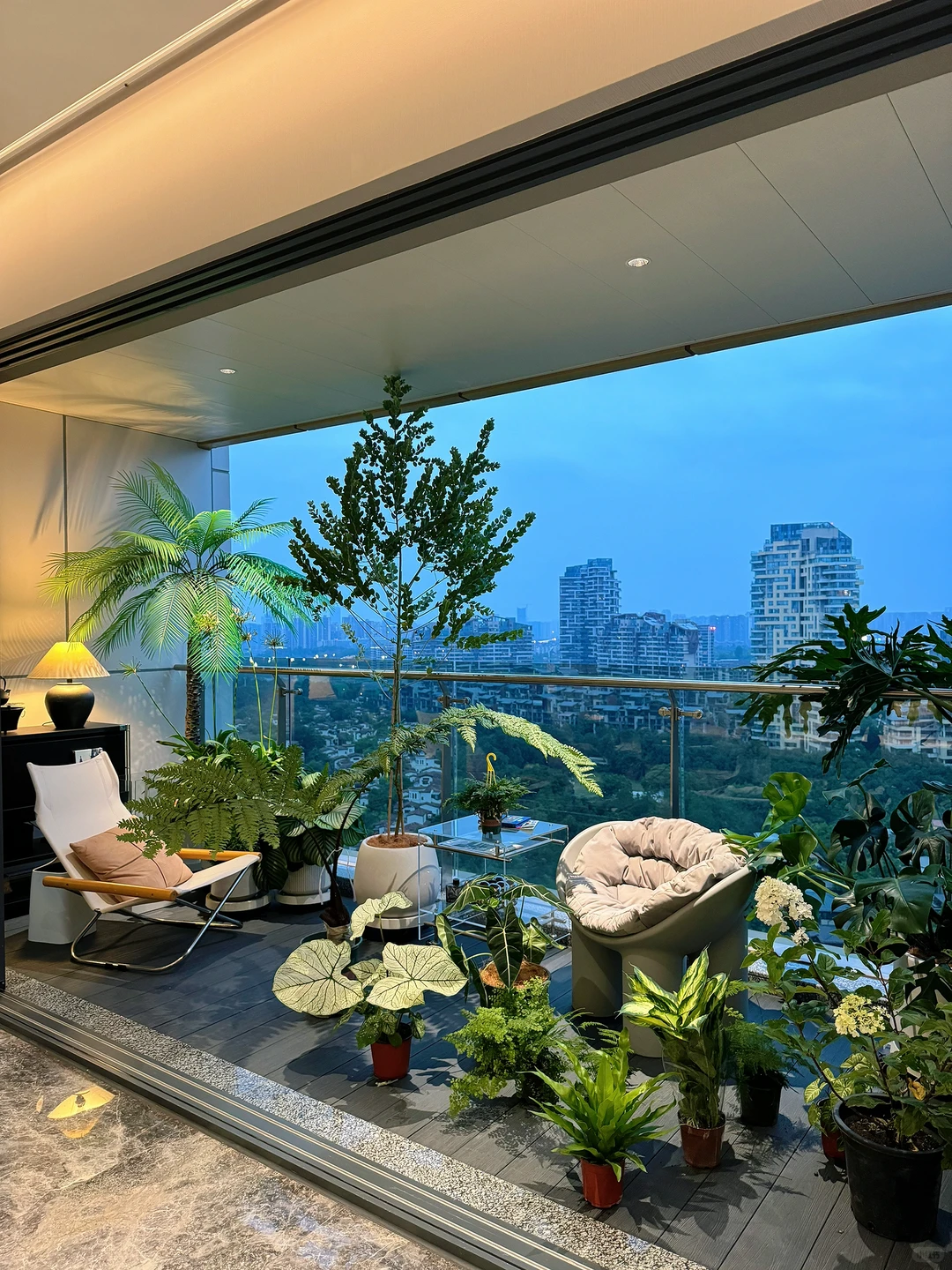 谁懂！在这个阳台我真的坐了一下午了?