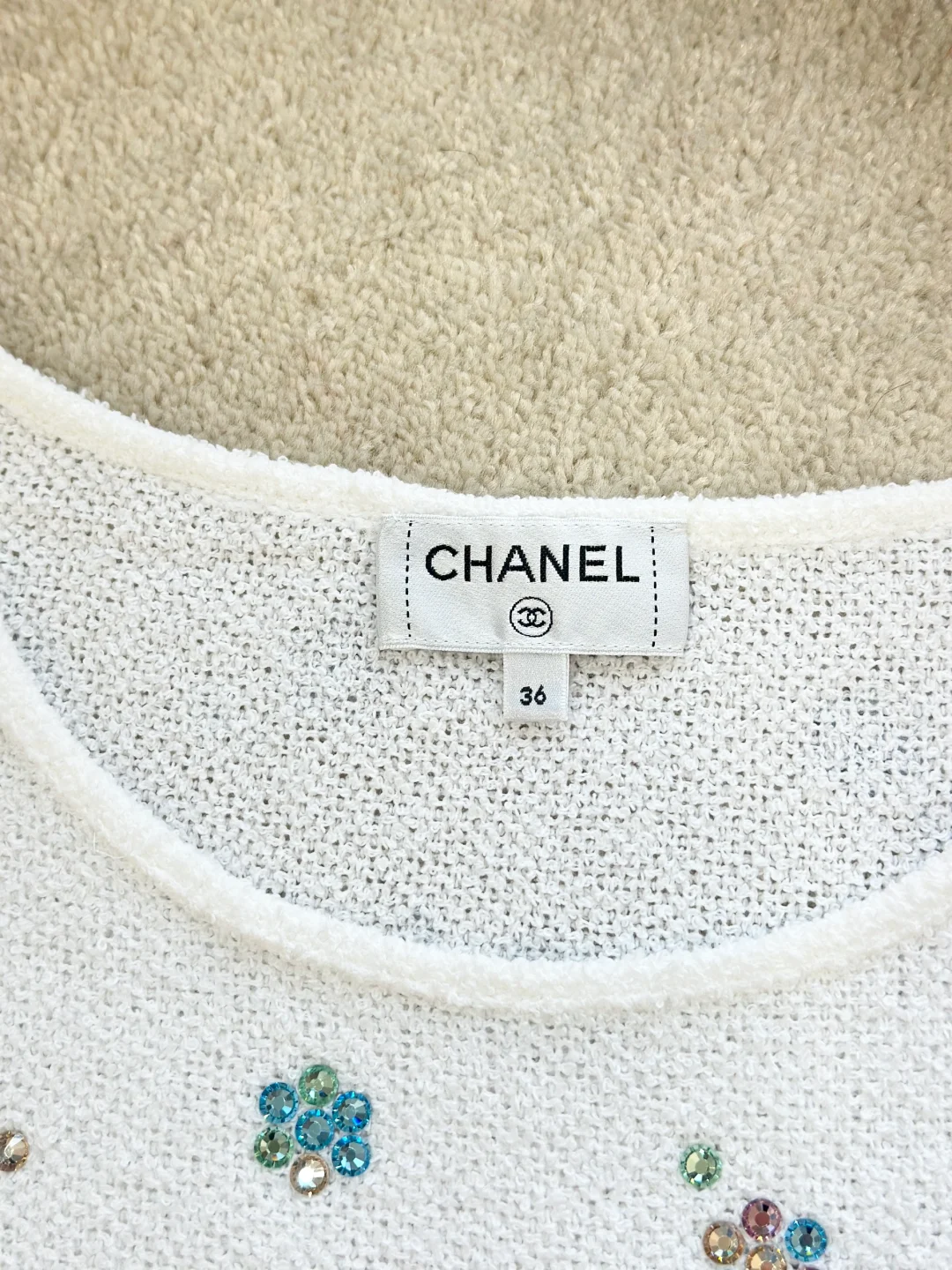 Chanel行情大跳水？巨漏的爆闪水钻上衣