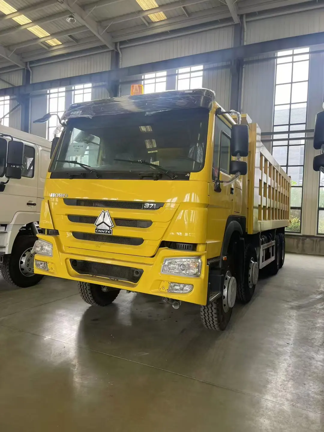 昆明重汽HOWO牵引车-自卸车