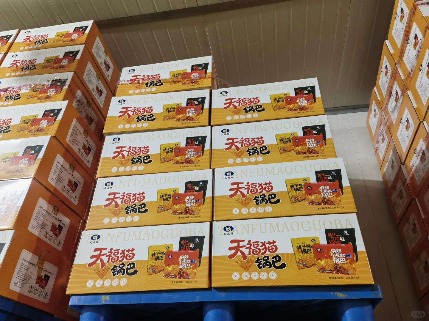 去村子里的锅巴厂买了一箱锅巴