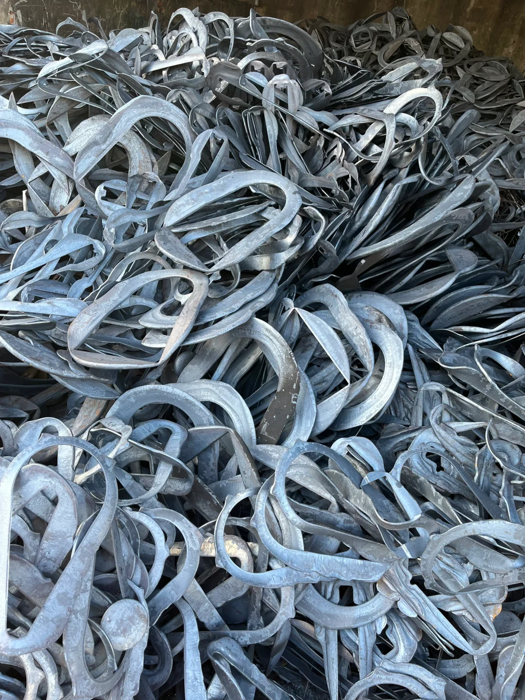 现金大量收购锻打热冲，马蹄铁