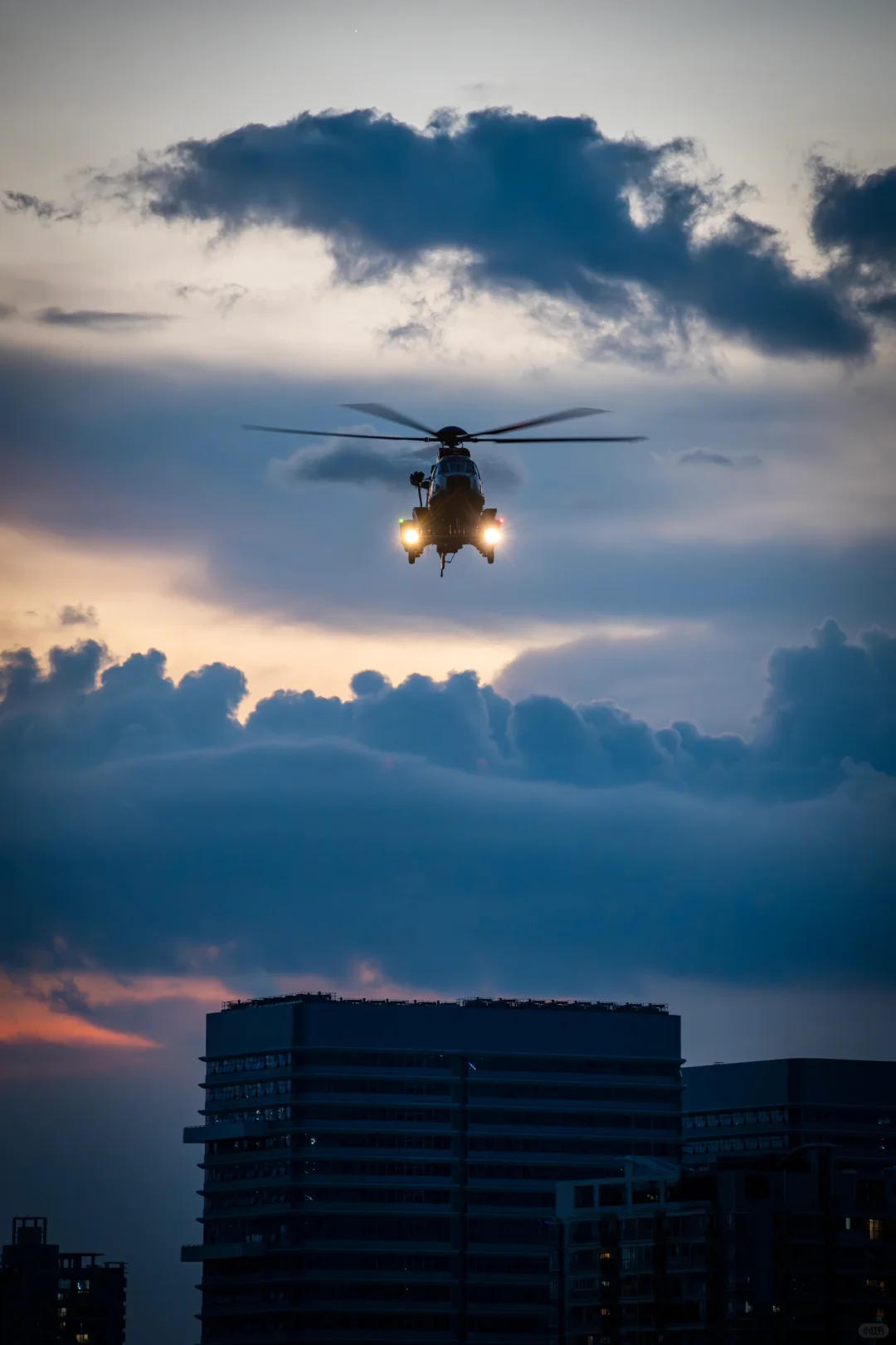 一路夜航一路回家