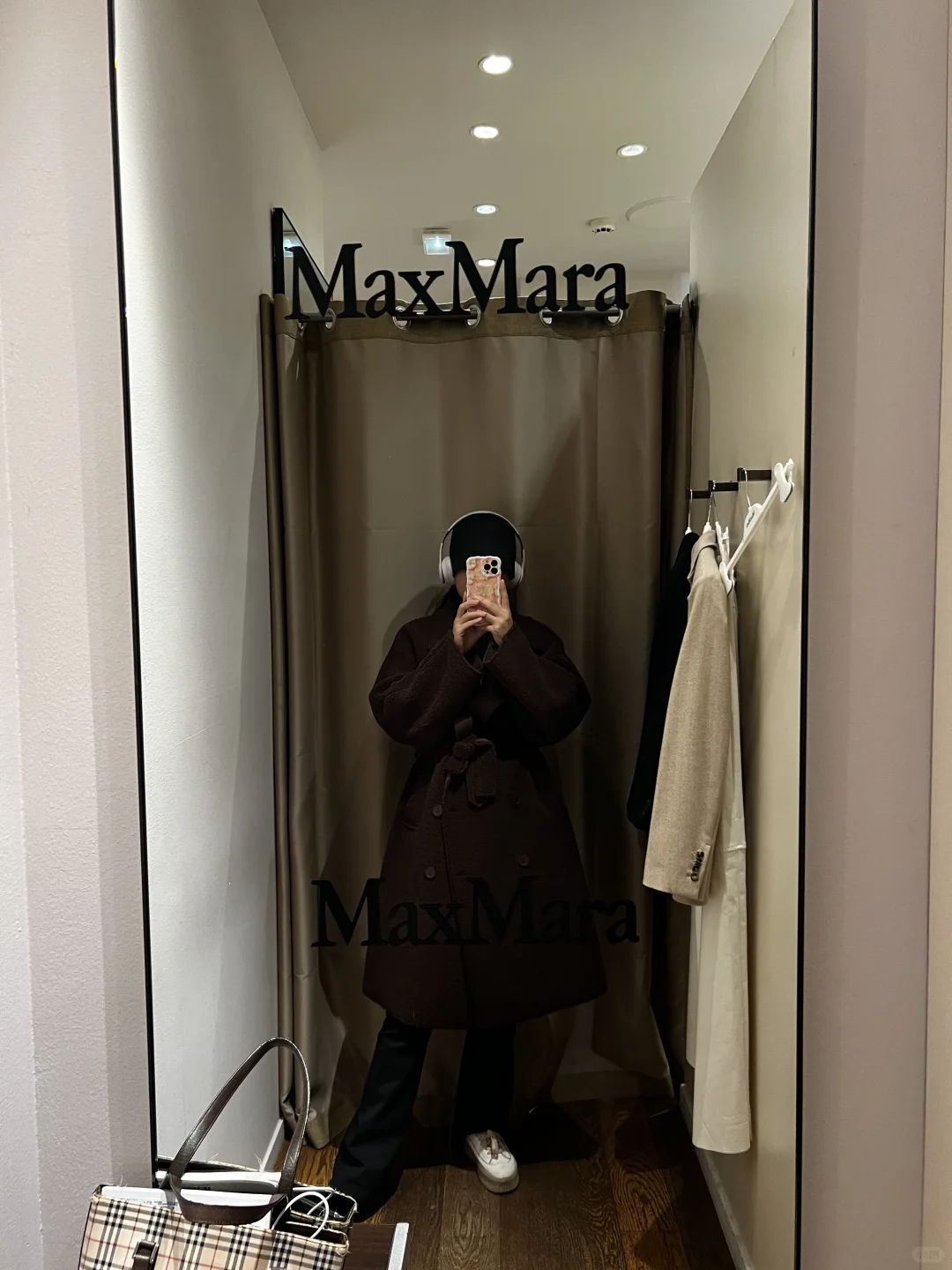 逛巴黎河谷打折村逛出上班开会的感觉