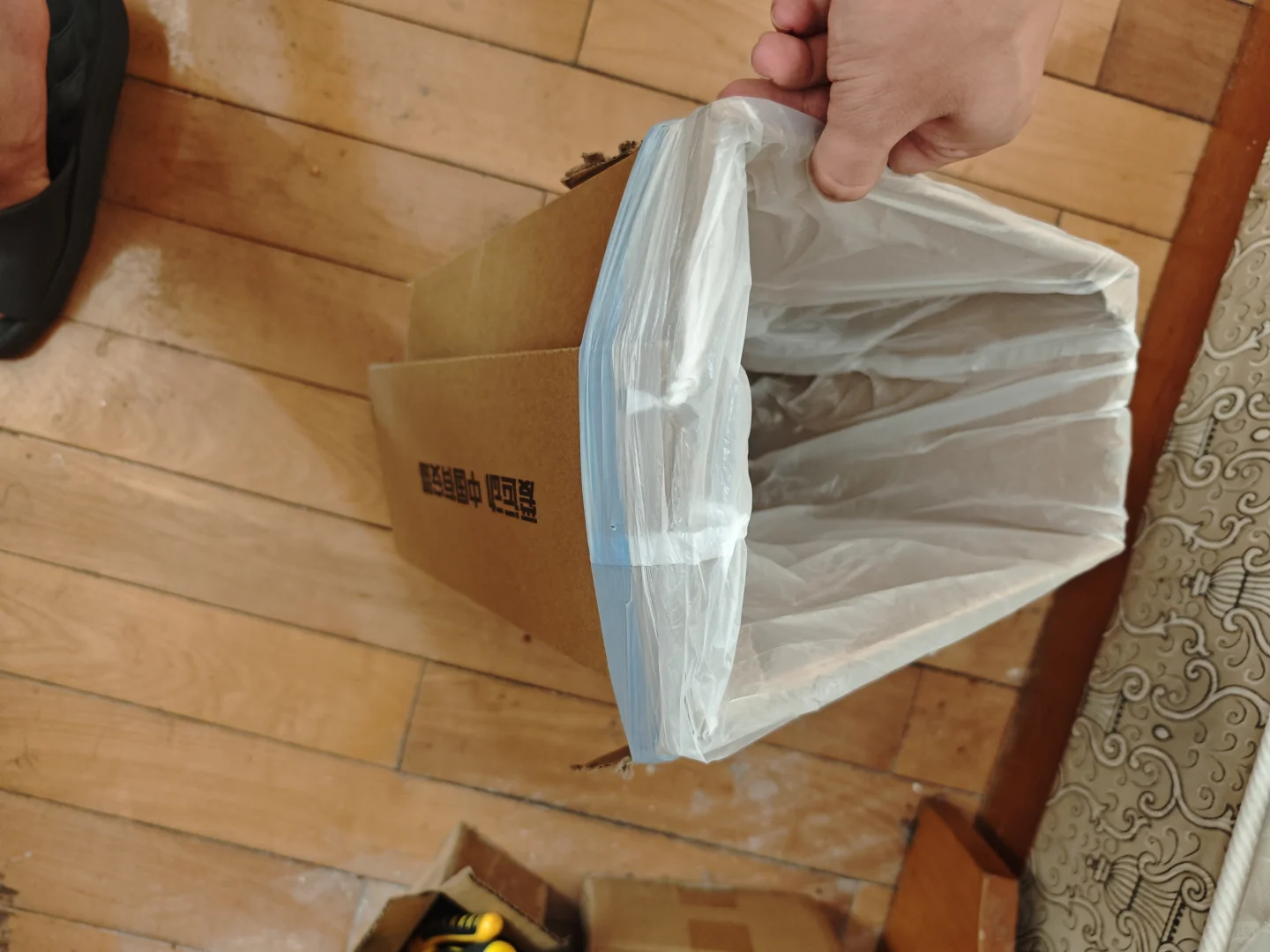 普通鞋盒制作垃圾桶！