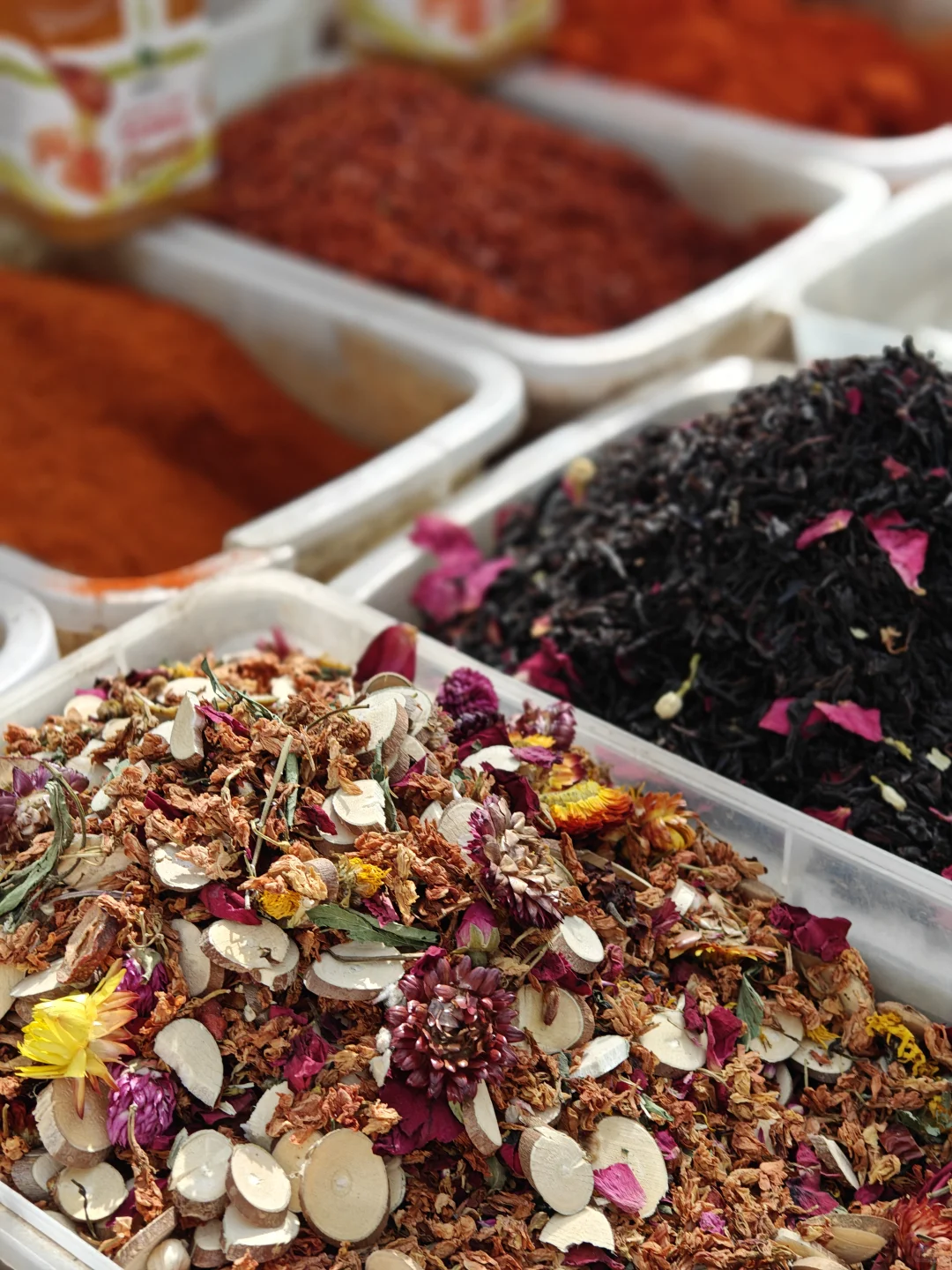 库尔勒当地人买东西的市场