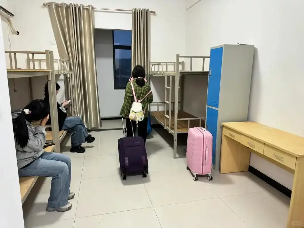 石家庄蛋糕厂，上班可戴耳机，能要寒假工