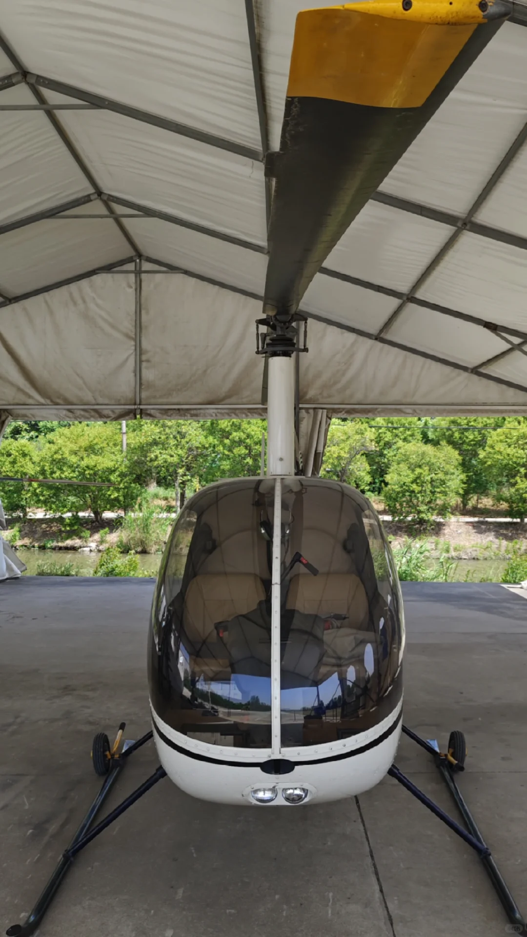 罗宾逊R22直升机