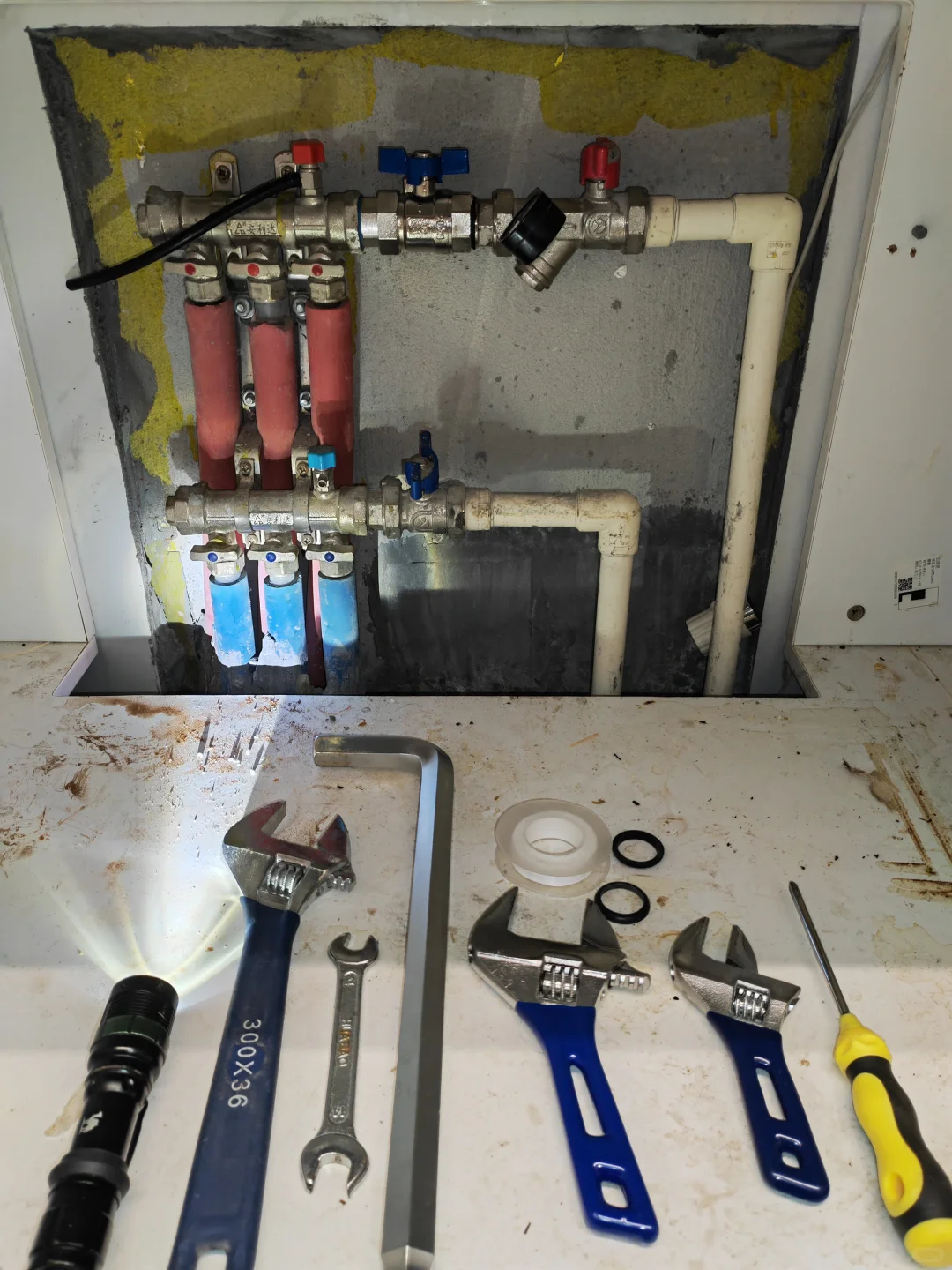 暖气温控阀自己就能换