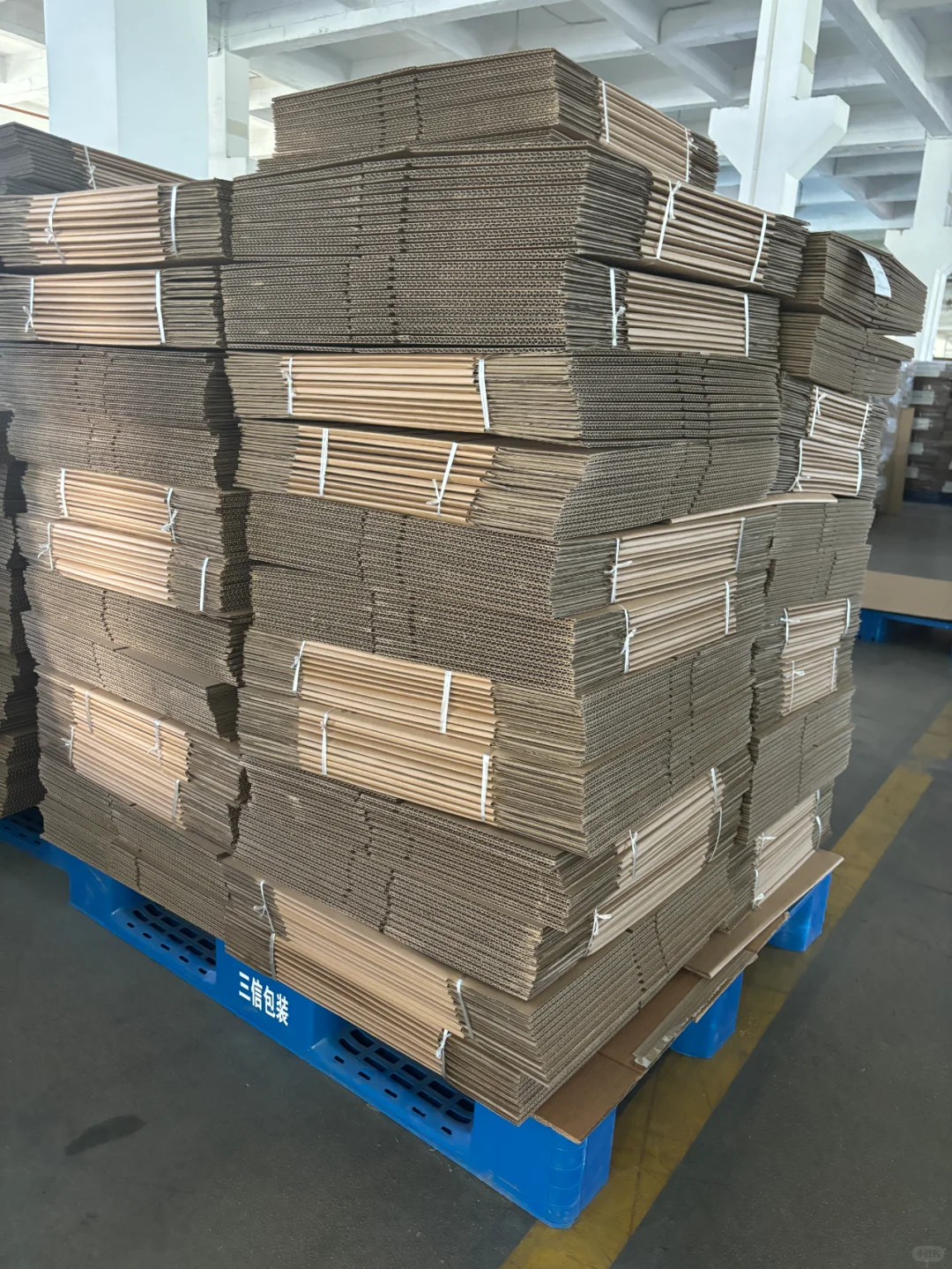 瓦楞纸箱在环保方面有哪些具体优势?