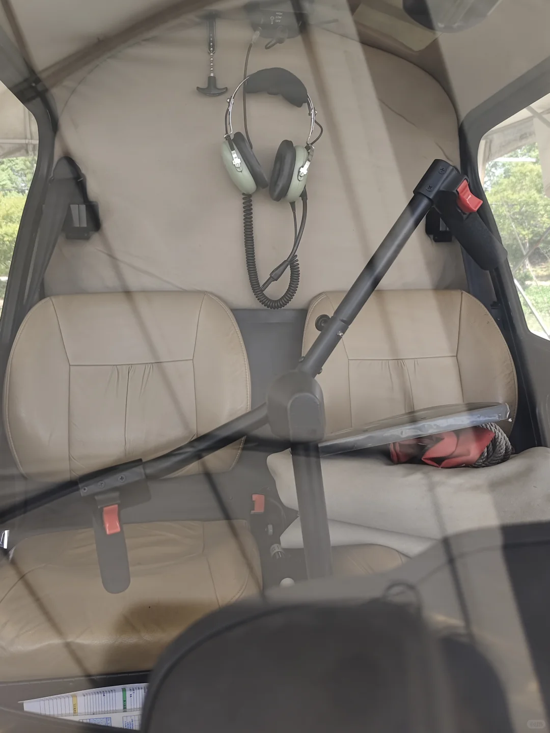 罗宾逊R22直升机