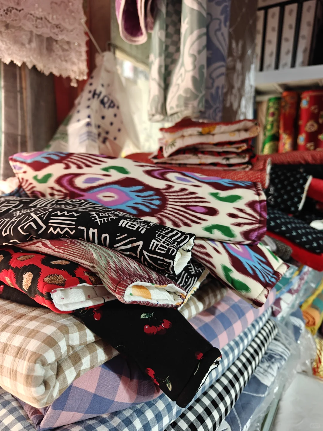 库尔勒当地人买东西的市场