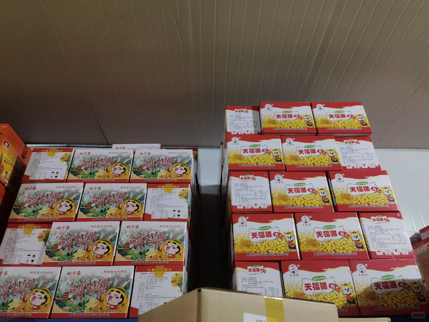 去村子里的锅巴厂买了一箱锅巴