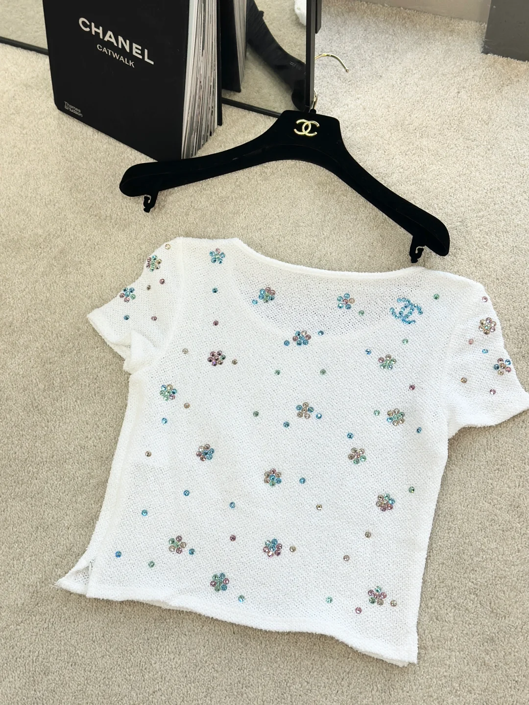 Chanel行情大跳水？巨漏的爆闪水钻上衣