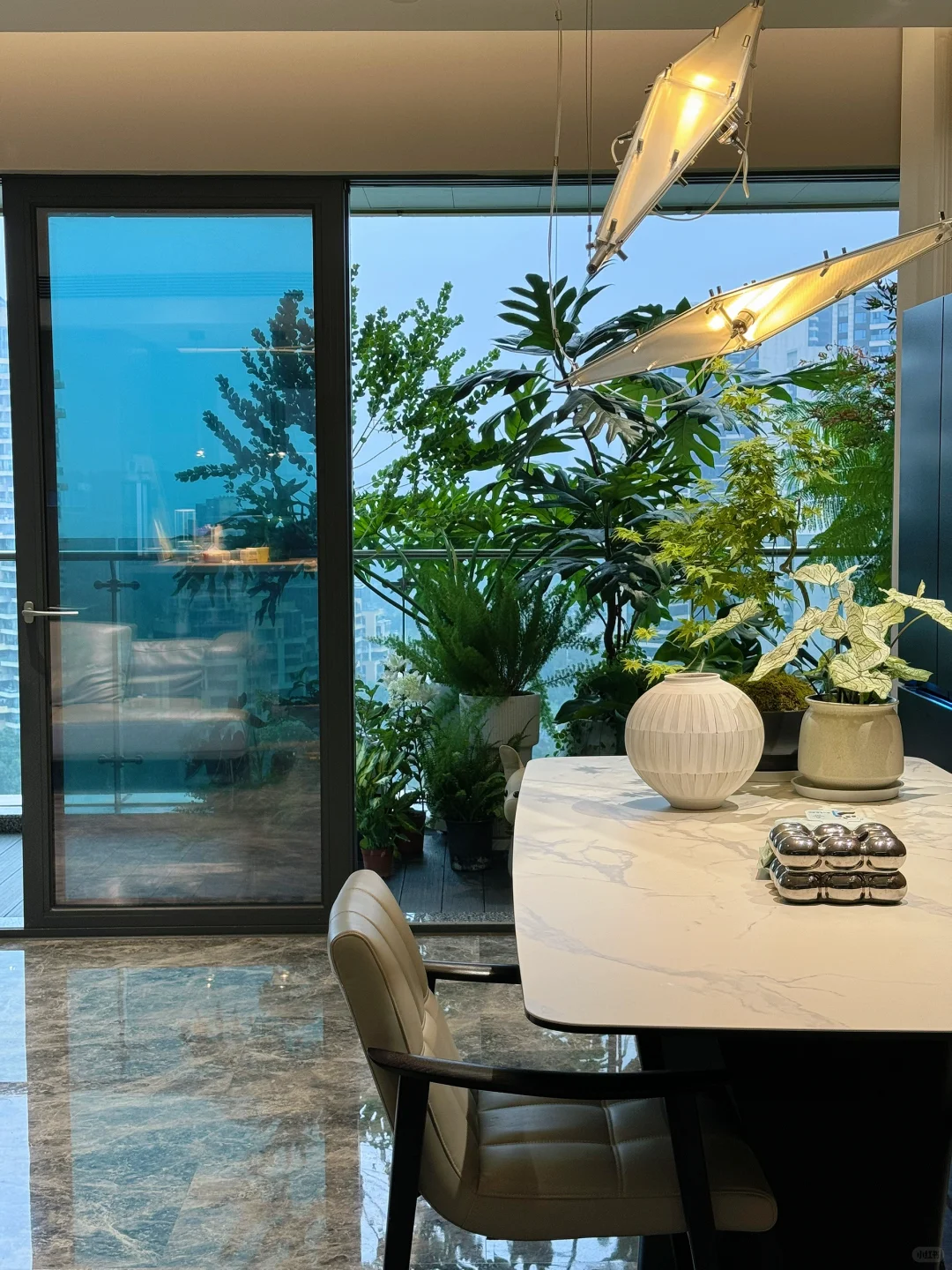 谁懂！在这个阳台我真的坐了一下午了?