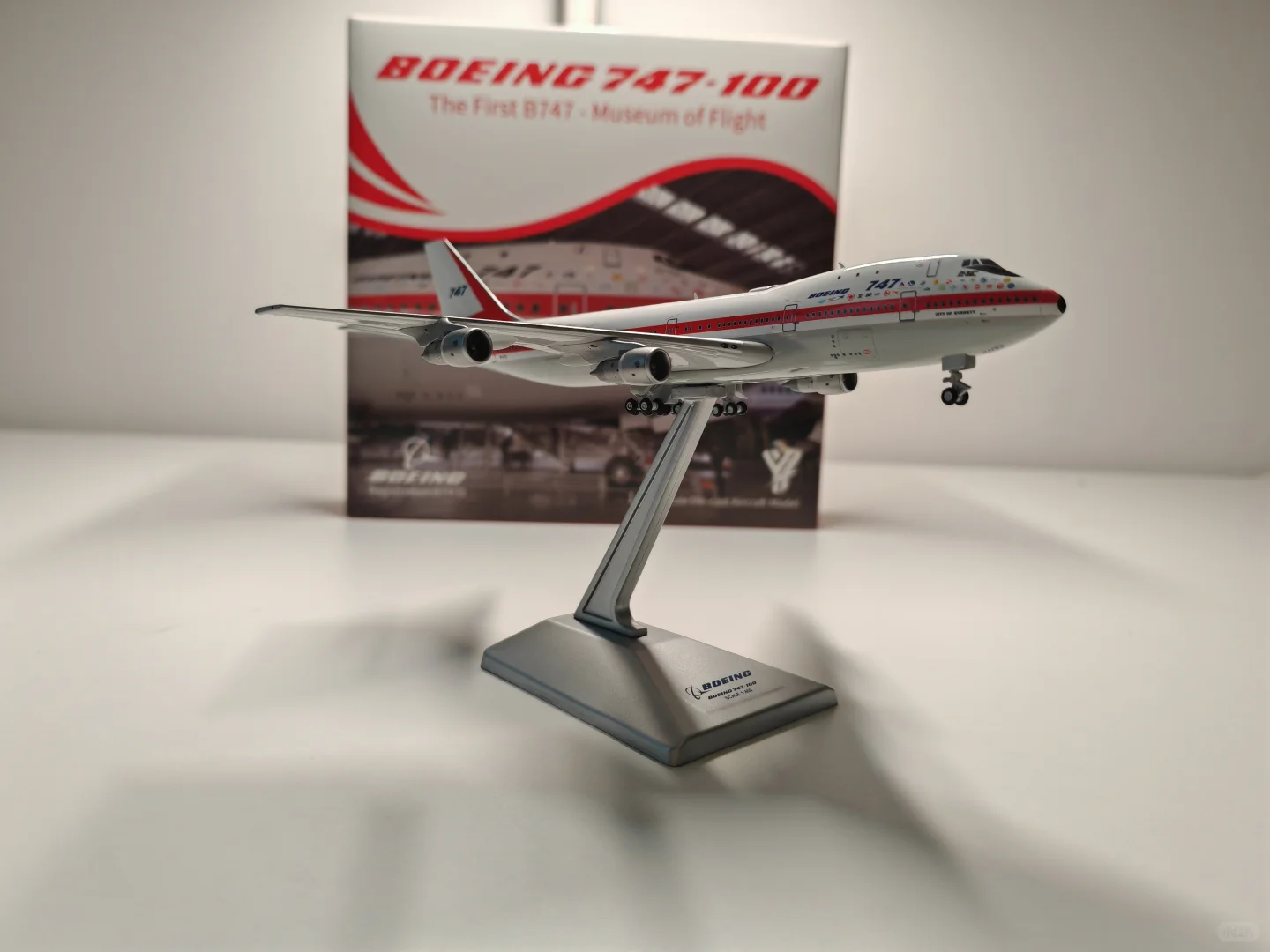 YY wings首架波音747-100模型。