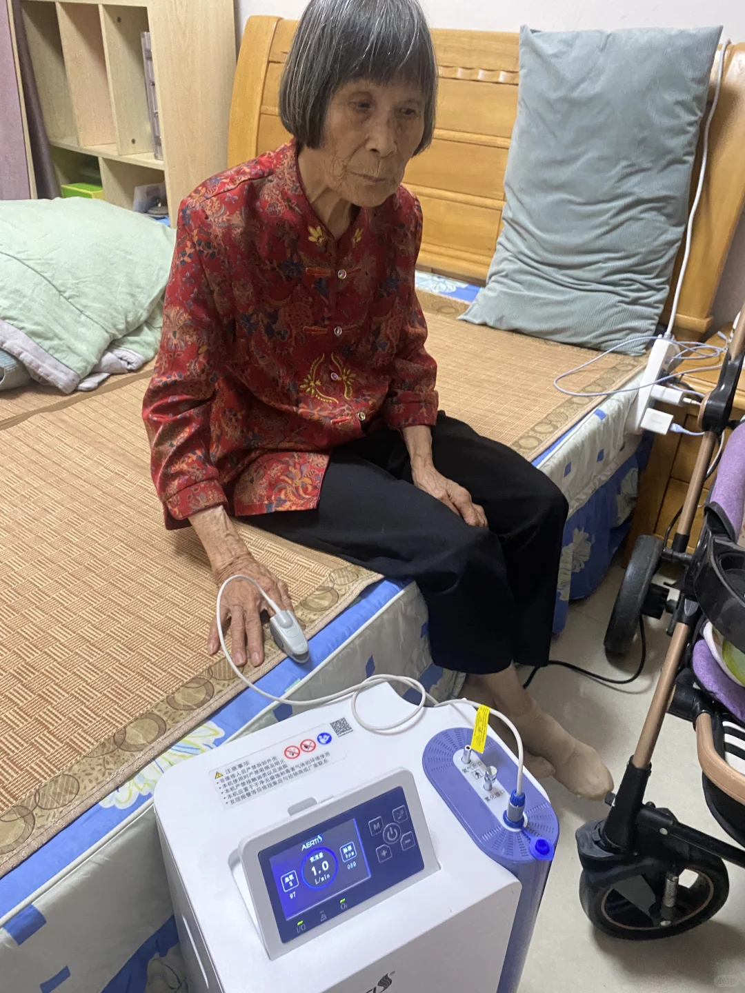 姥姥的温馨时光,制氧机的温柔陪伴
