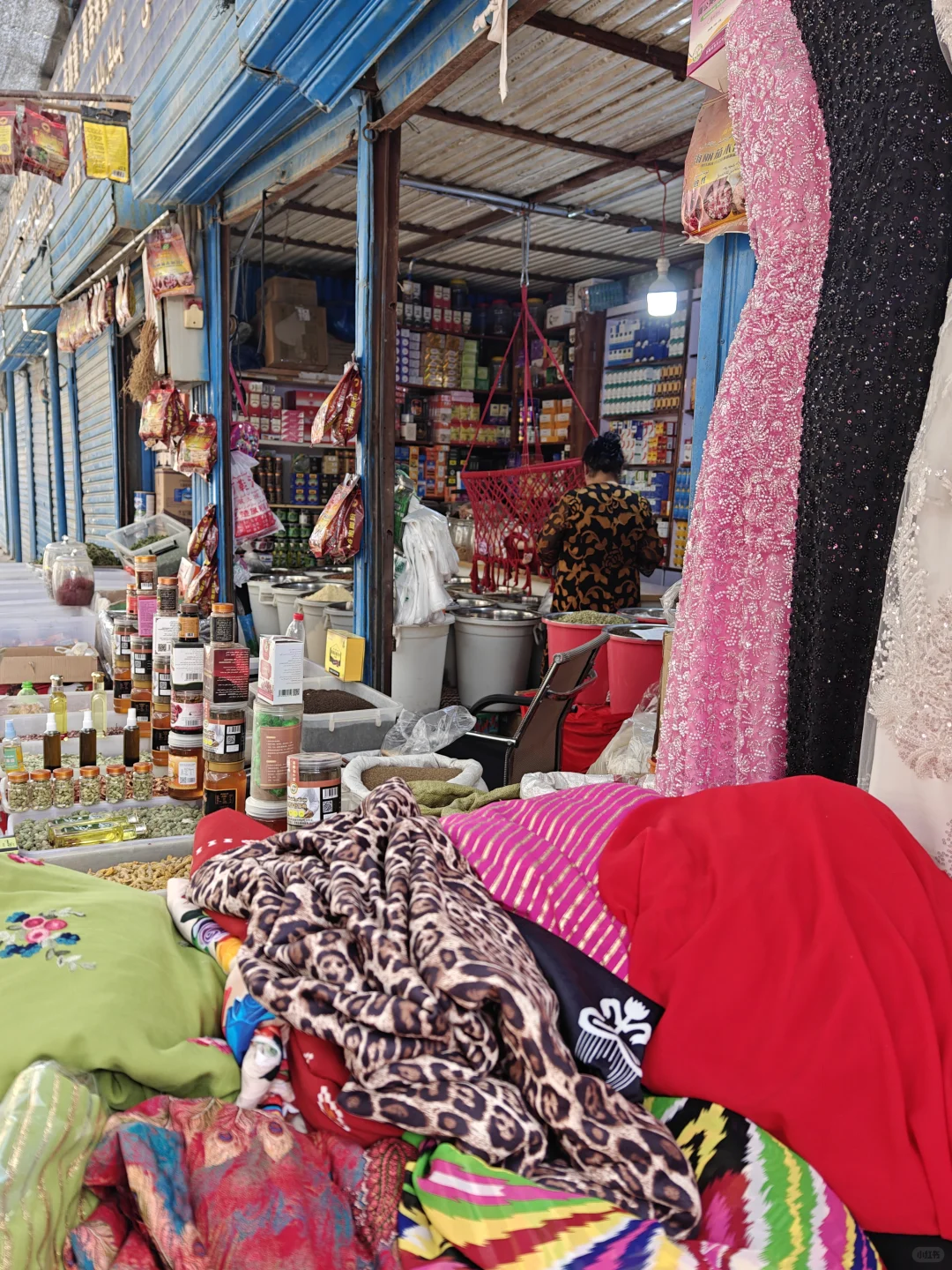 库尔勒当地人买东西的市场