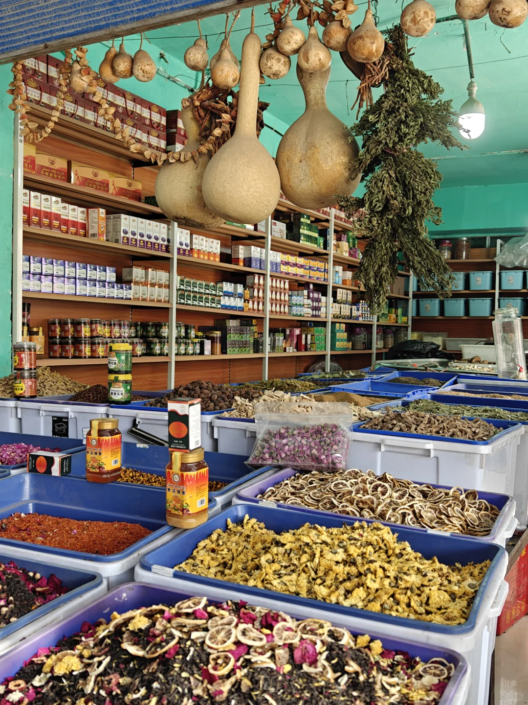 库尔勒当地人买东西的市场