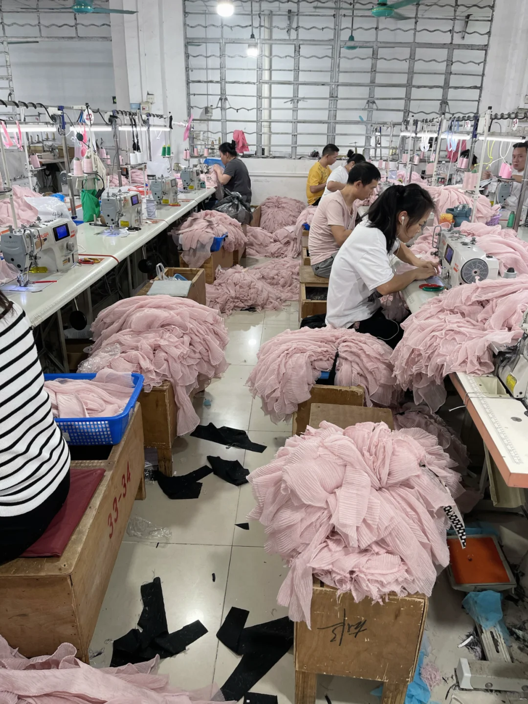 ??开发自己的服装品牌怎么跟工厂合作