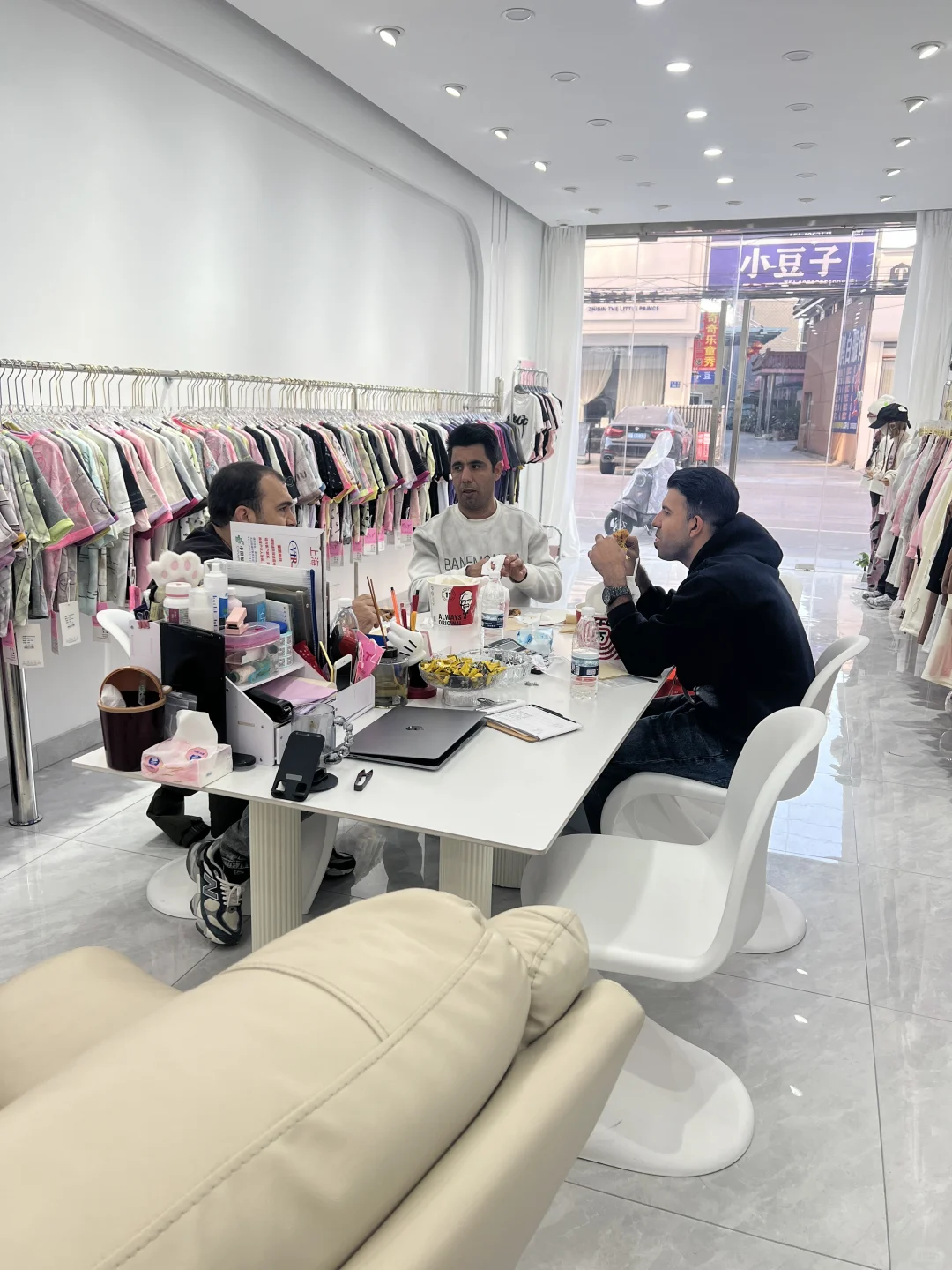 我成为这条街老外KFC代购专业户这件事