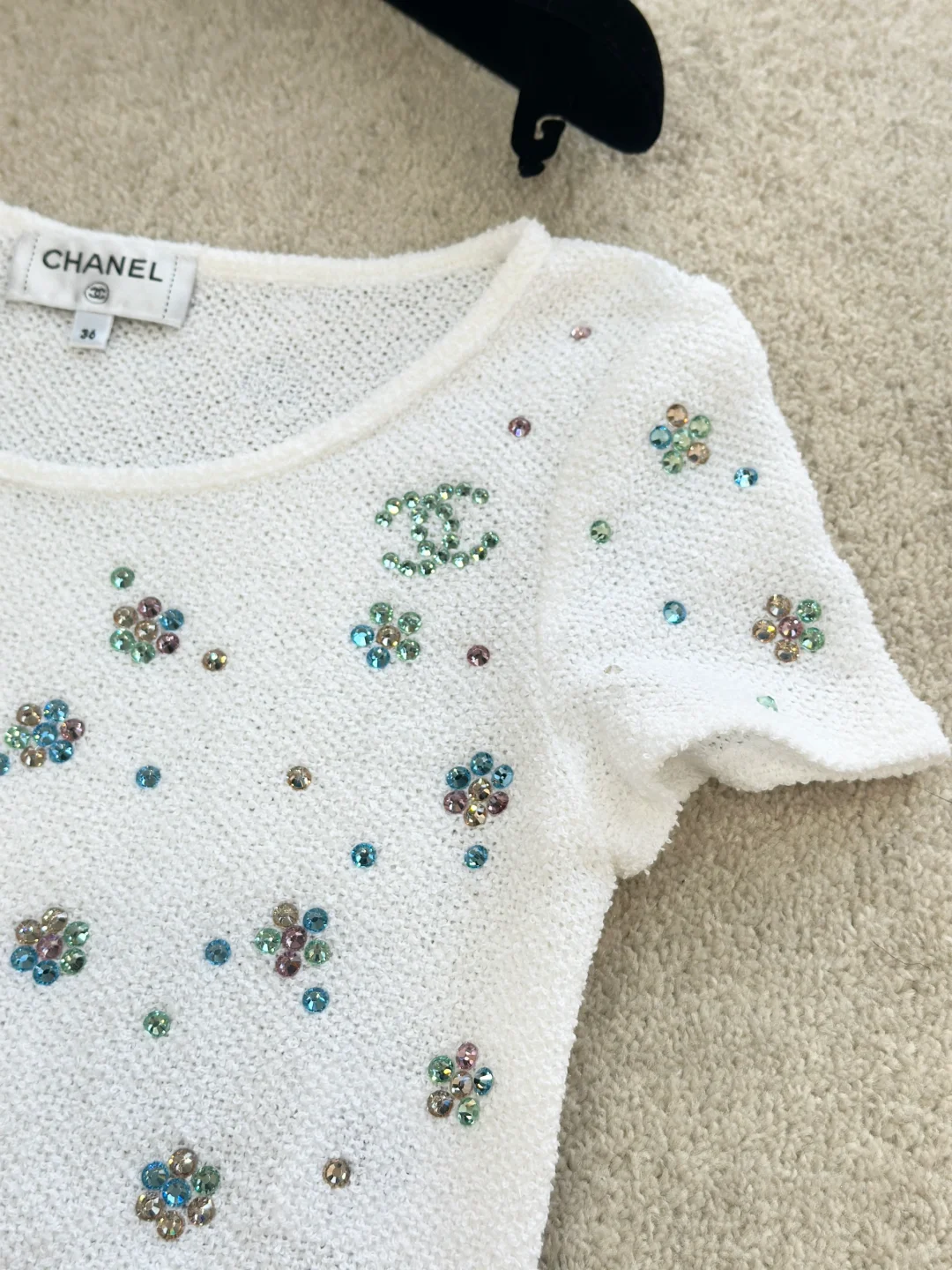Chanel行情大跳水？巨漏的爆闪水钻上衣