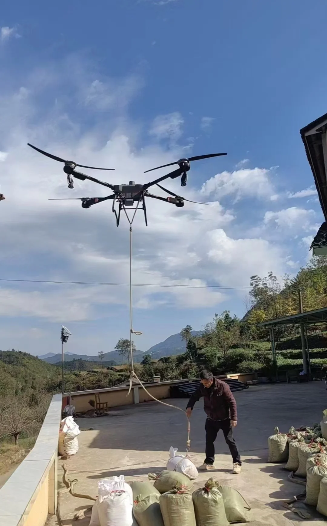 无人机吊运赚3000一天？