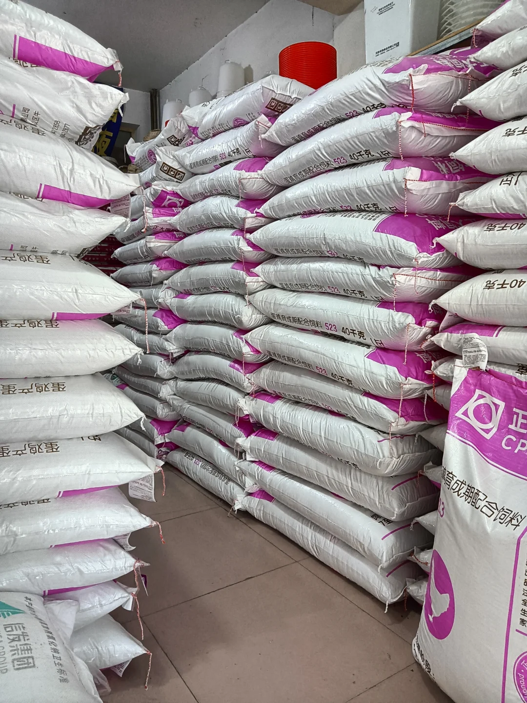 想要鸡产蛋稳定就用这款饲料