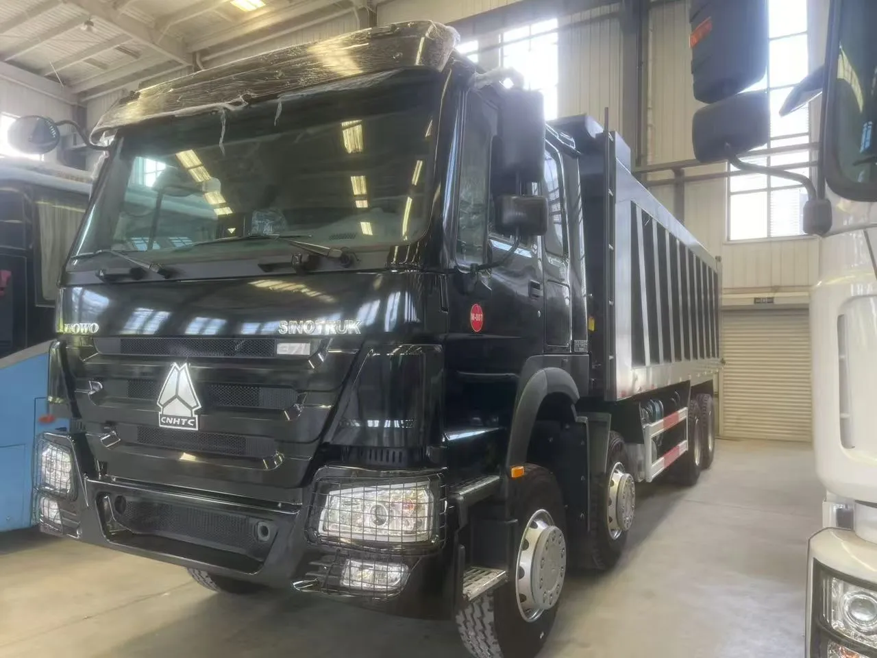 昆明重汽HOWO牵引车-自卸车