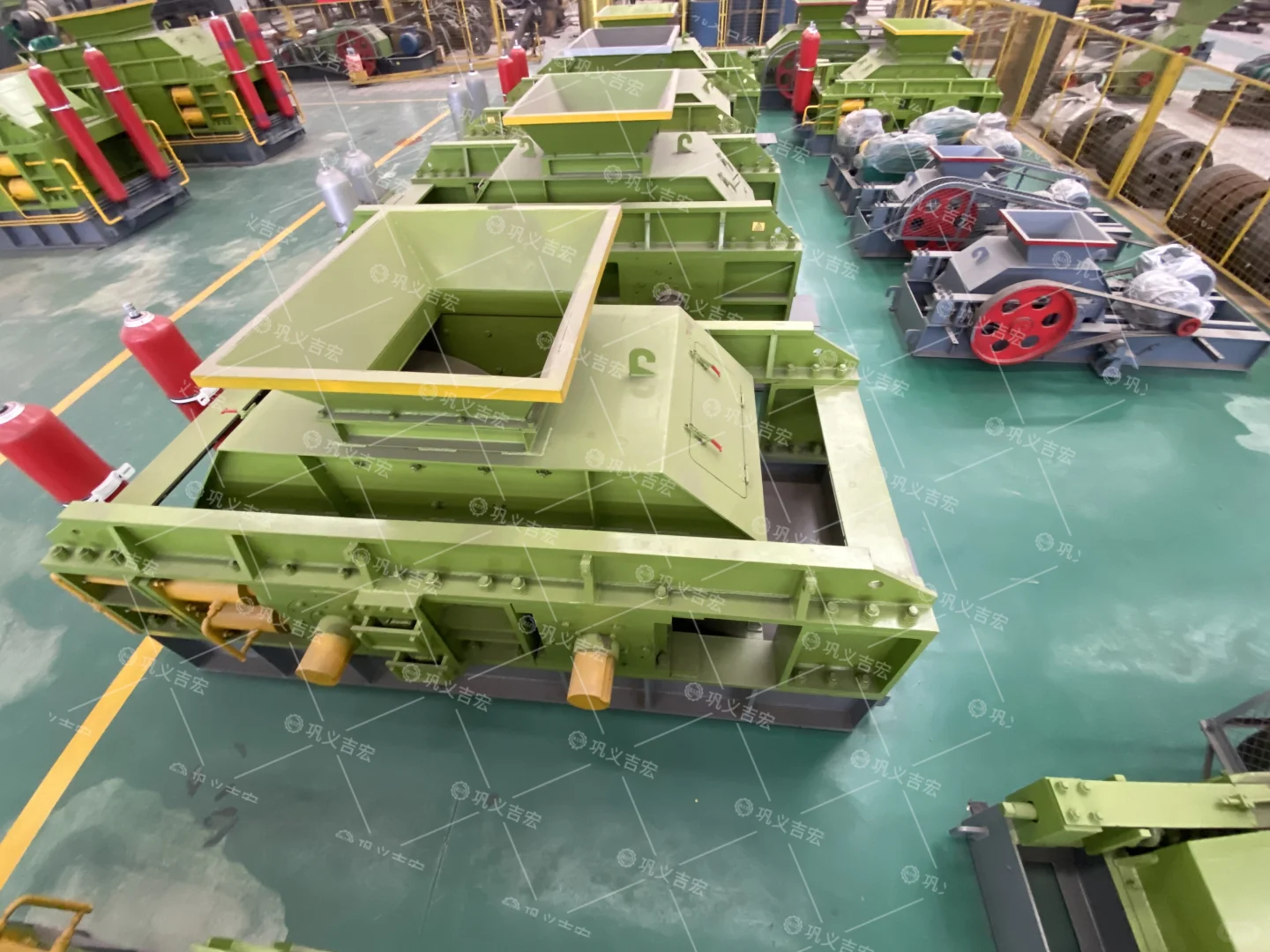 液压对辊机:尾矿资源化利用的绿色技术革新