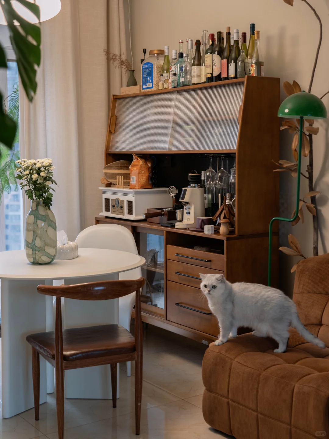 帮房东装完落地窗后，出租屋让我住成了家