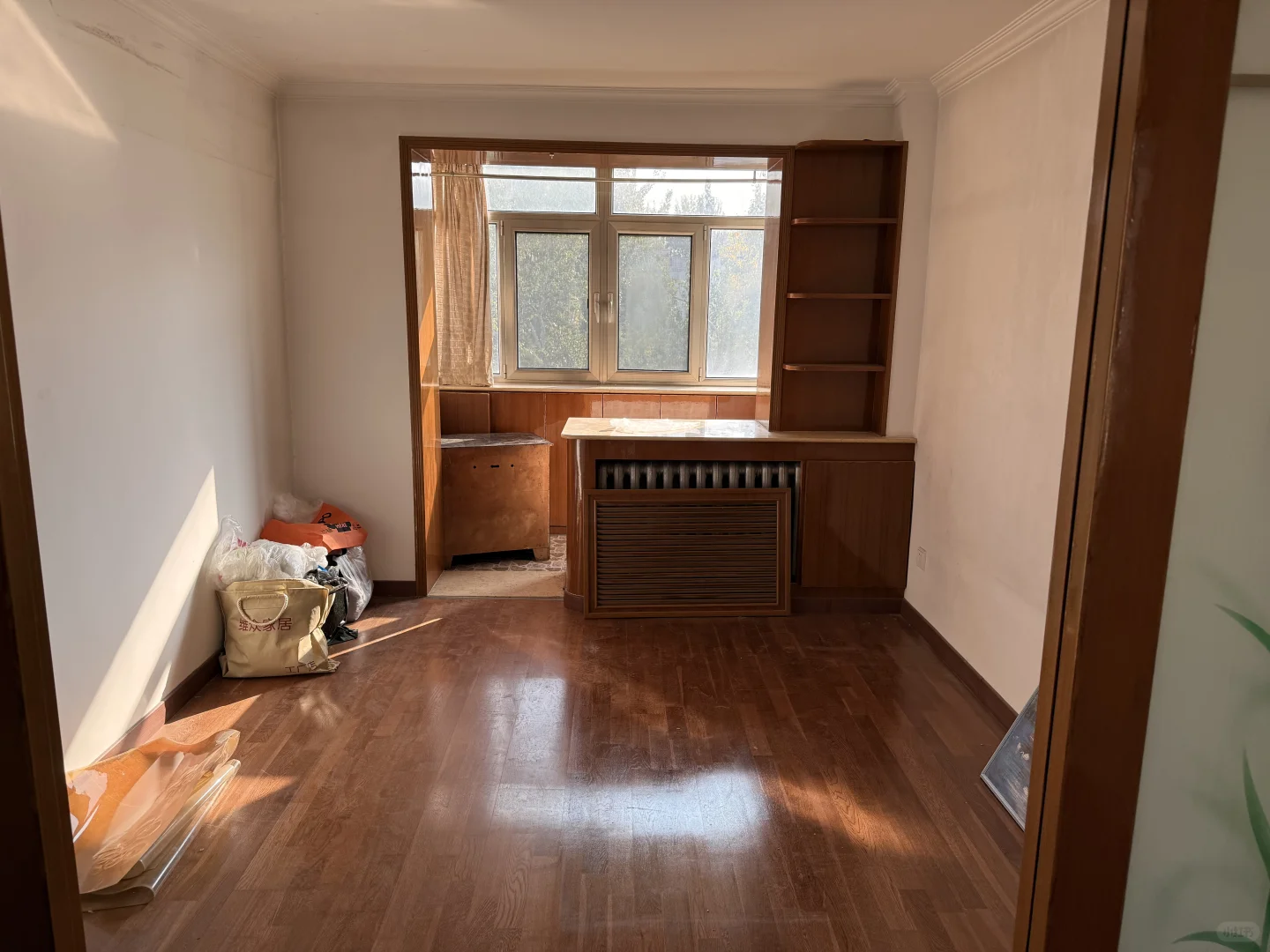 供暖前一天极限安装暖气阀门！