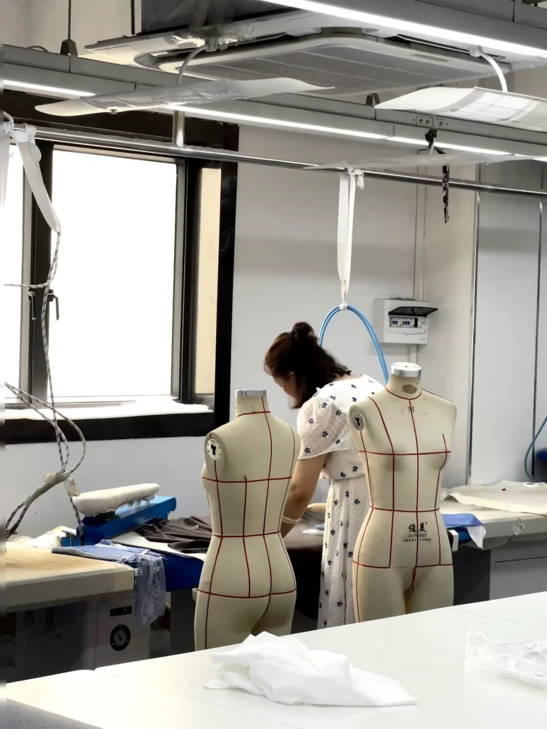 女装供应链 可小批量拿货5件起 现货闪发