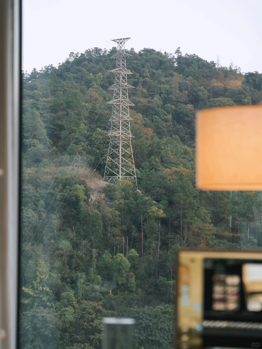 帮房东装完落地窗后，出租屋让我住成了家