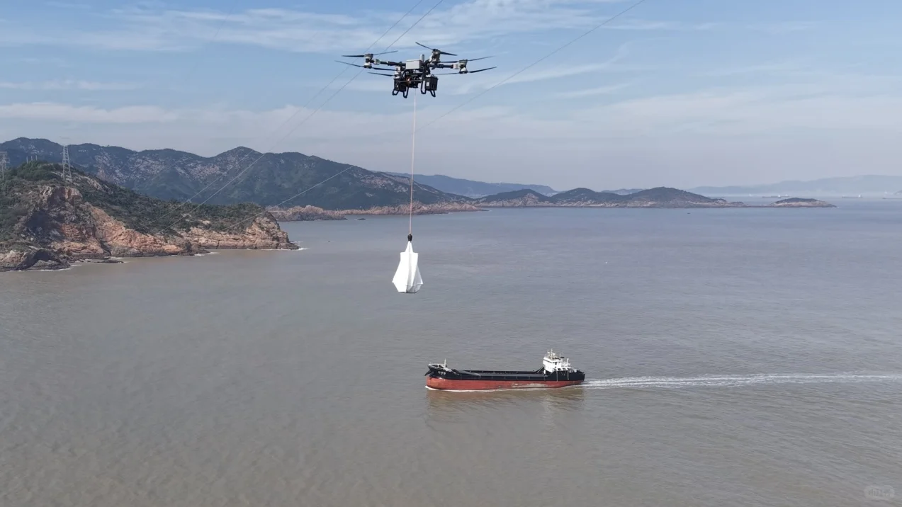 大疆FC100无人机吊运