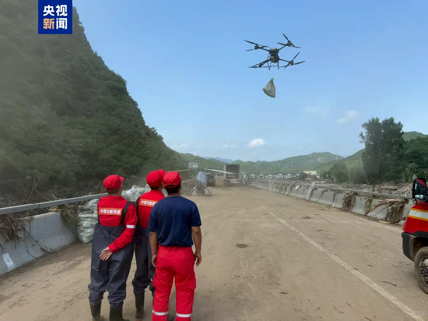 怀柔暴雨持续，直击无人机救援现场