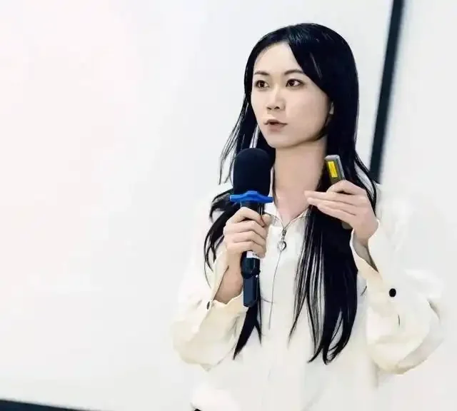 25岁，接到父亲一个电话，“厂二代”黄渝湘的人