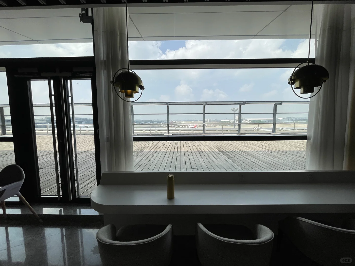 浦东T2卫星厅的大阳台