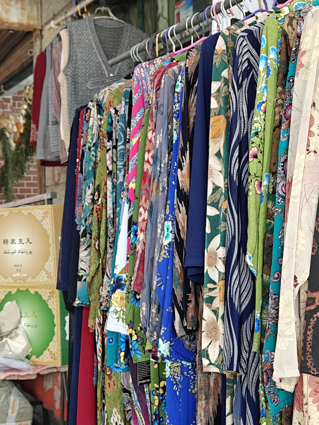 库尔勒当地人买东西的市场